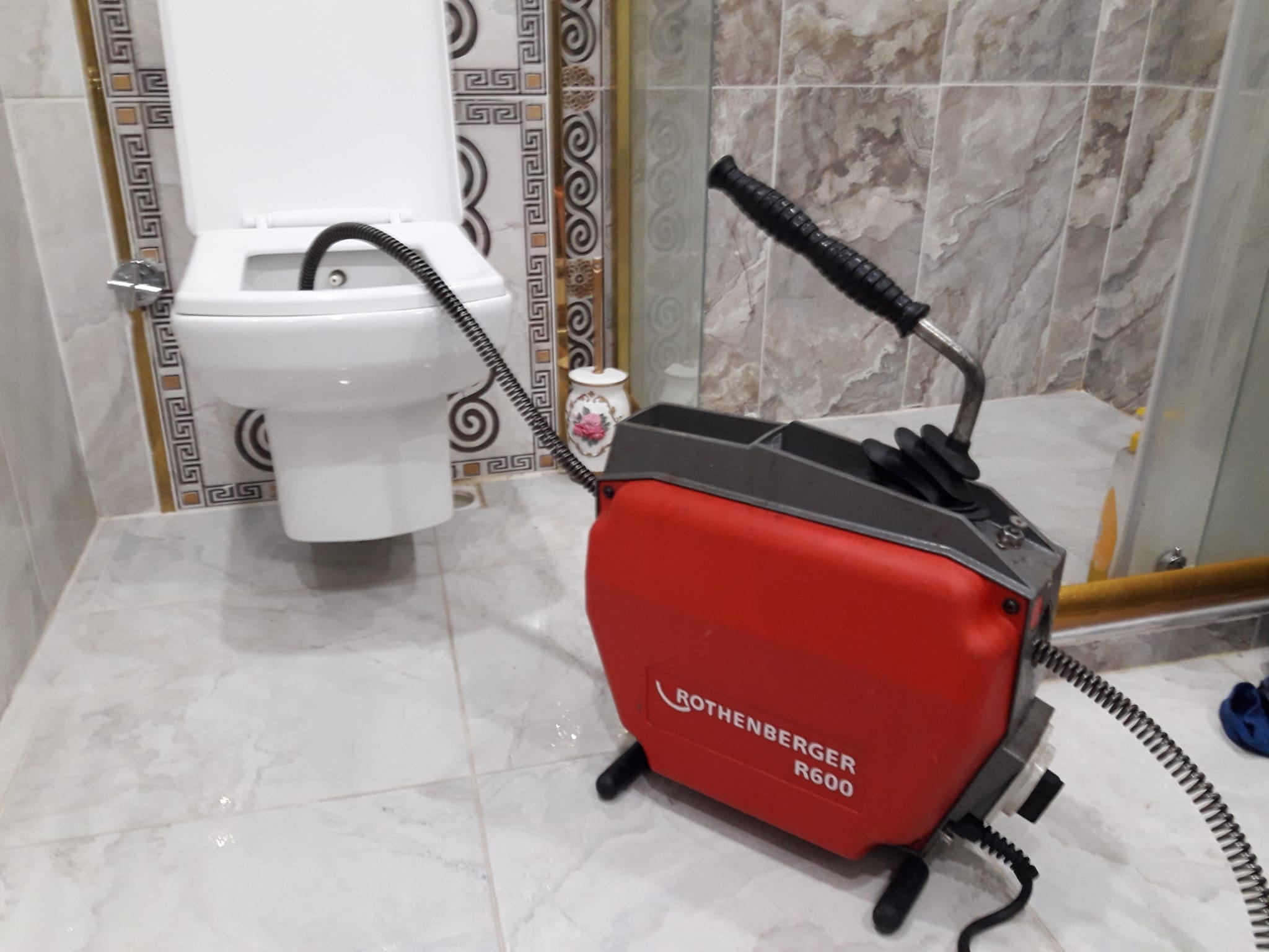 Rothenberger robot makine ile tuvalet tıkanıklığı açma